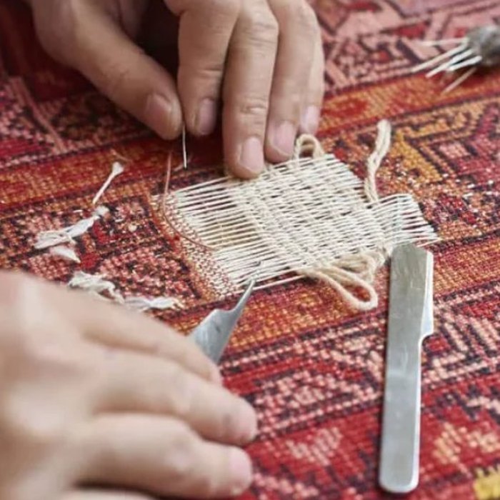 Retissage de la trame à l'aiguille